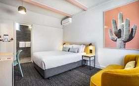 Nightcap At Sandbelt Hotel